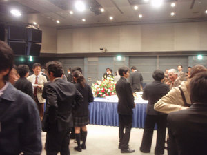 懇親会には高校生も多くきていた